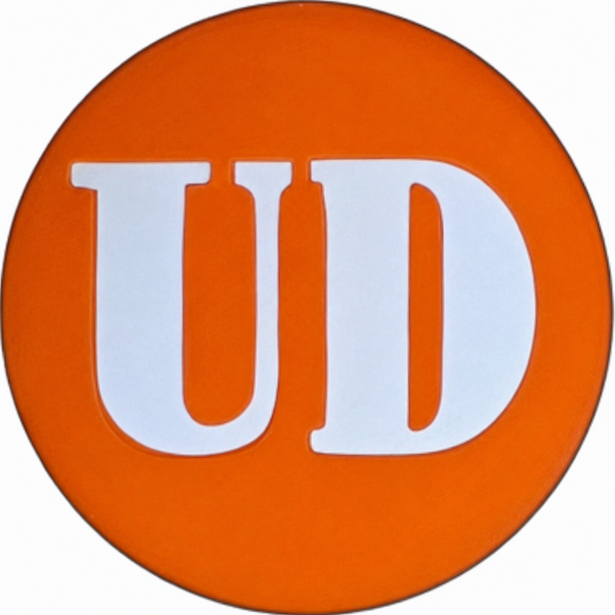 آرم نارنجی UD جرثقیل  روی گلگیر  نیسان دیزل